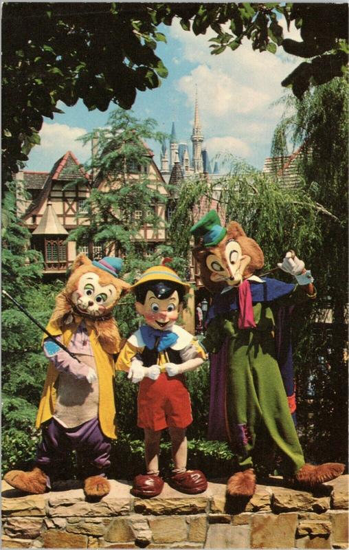 Disney World -  Fantasyland - Pinocchio, Foulfellow and Gideon