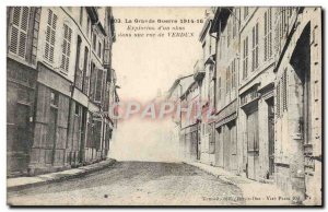 Old Postcard The Great War Explosion d & # 39un shells in a street of Verdun ...