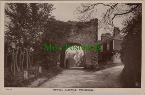 Sussex Postcard - Pipwell Gateway, Winchelsea Ref.RS29527