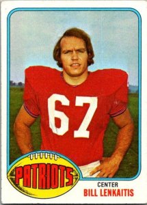 1976 Topps Football Card Bil Lenkaitis New England Patriots sk4409