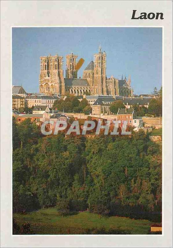 CPM Laon (Aisne) La Cathédrale vue du Plateau Saint Vincent