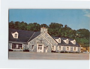 Postcard Howard Johnson's Restaurant, Pennsylvania Turnpike, Pennsylvania