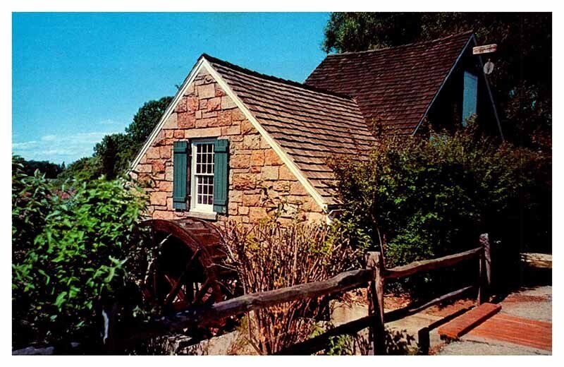 Postcard BUILDING SCENE Setauket New York NY AU1769