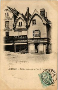 CPA Auxerre - Vieille Maisons de la Place de l'Hotel de Ville FRANCE (960409)