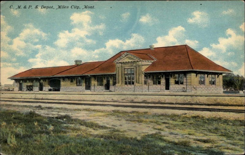 MILES CITY MT CM & PS Train Depot c1910 Postcard