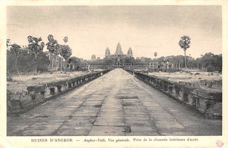 Prise de la Chaussee interieure d'access Ruines D'Angkor Cambodia, Cambodge W...