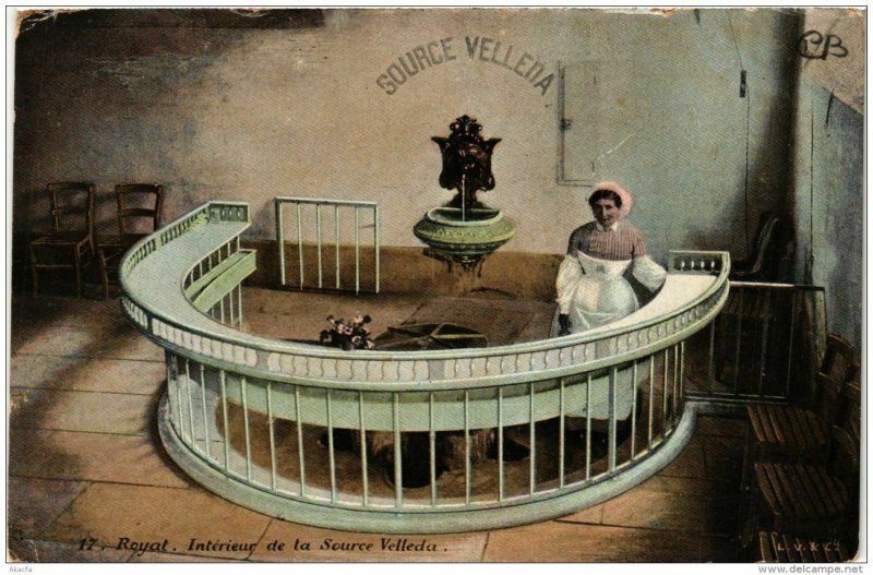 CPA ROYAT Intérieur de la Source Velleda (721702)