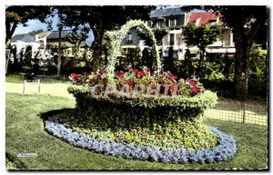 Old Postcard The Capital Bourboule I & # 39Allergie basket of flowers in the ...