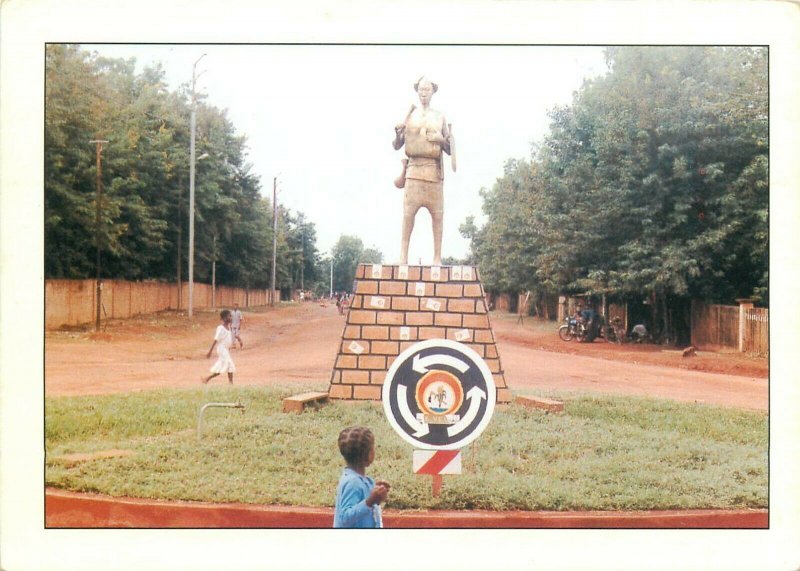 Burkina Faso monument du paysan noir province de la Comoe postcard