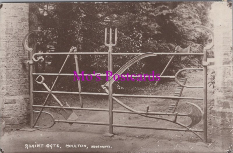 Northamptonshire Postcard - Moulton, The Quaint Gate   RS37585