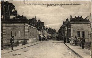 CPA AUXONNE - Entrée de la ville - Les Canons offerts a la (586686)