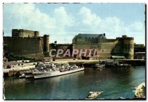 Modern Postcard Brest Le Vieux Chateau boat