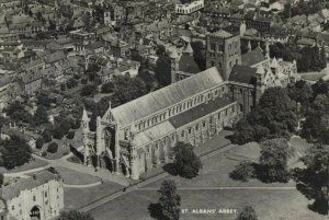 Hertfordshire Postcard - Aerial View of St Albans' Abbey RR8675