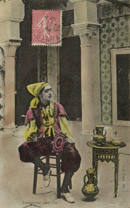 PC CPA JUDAICA, TYPES & SCENES, TUNISIENNE CHEZ ELLE, Vintage Postcard (b25239)