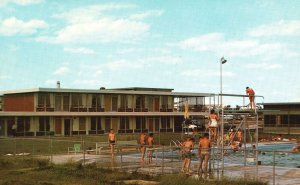 Vintage Postcard Beautiful Officers Family Pool Offutt Air Force Base Nebraska