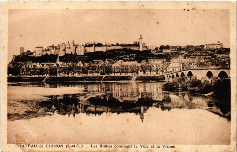 CPA AK Chateau de CHINON Les Ruines dominant la Ville et la VIENNE (611622)