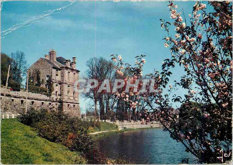 Postcard Modern Quintin (C N) Spring in Britain and the castle pond