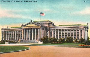 Vintage Postcard 1930's Oklahoma State Capitol Building Oklahoma City US Flag