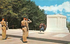 ARLINGTON, VA Virginia  TOMB OF THE UNKNOWN SOLDIER~Tomb Guards  1962 Postcard
