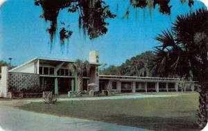 Crystal River Florida Lodge Motel Street View Vintage Postcard K62204