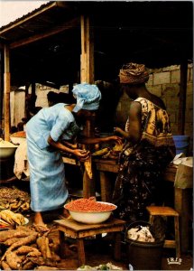 VINTAGE CONTINENTAL SIZE POSTCARD FOOD SECTION OF MARKET SCENE IVORY COAST