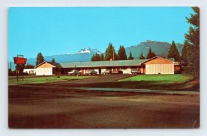 Defoe Motel Revelstoke British Columbia  BC Canada UNP Chrome Postcard H16