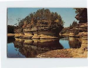 Postcard - Lone Rock - Wisconsin Dells, Wisconsin