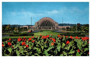 Postcard TRAIN STATION SCENE Cincinnati Ohio OH AQ4401