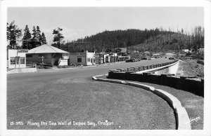 Postcard RPPC 1930s Oregon Depoe Bay Along the Sea Wall 15-395 OR24-2723