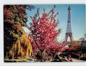 Postcard La Tour Eiffel vue des Jardins du Palais de Chaillot, Paris, France