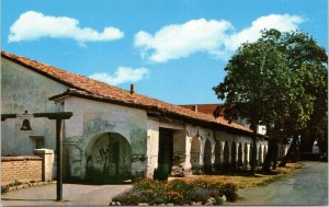 postcard California - San Juan Baptista Mission - exterior view
