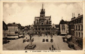 CPA Compiegne Place de l'Hotel de Ville FRANCE (1013938)