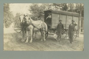 Rochelle ILLINOIS RPPC 1911 ICE DELIVERY WAGON Iceman CARRYING ICE nr Rockford