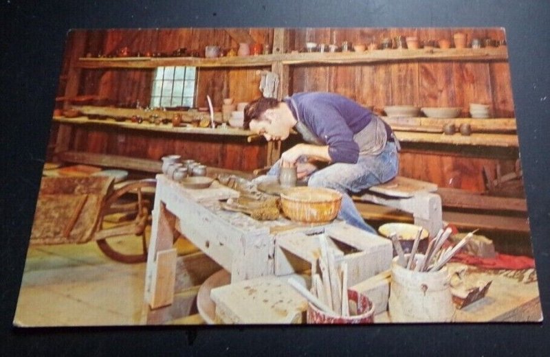 UNUSED POSTCARD - POTTER AT HARVEY BROOKS POTTER'S SHOP, OLD STURBRIDGE, MASS.