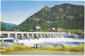 Bonneville Dam on Columbia River between Washington & Oregon