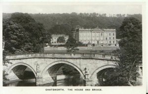 Derbyshire Postcard - Chatsworth - The House and Bridge - Ref TZ9170