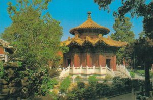 China The Imperial Garden Beijing Peking Vintage Postcard BS.08