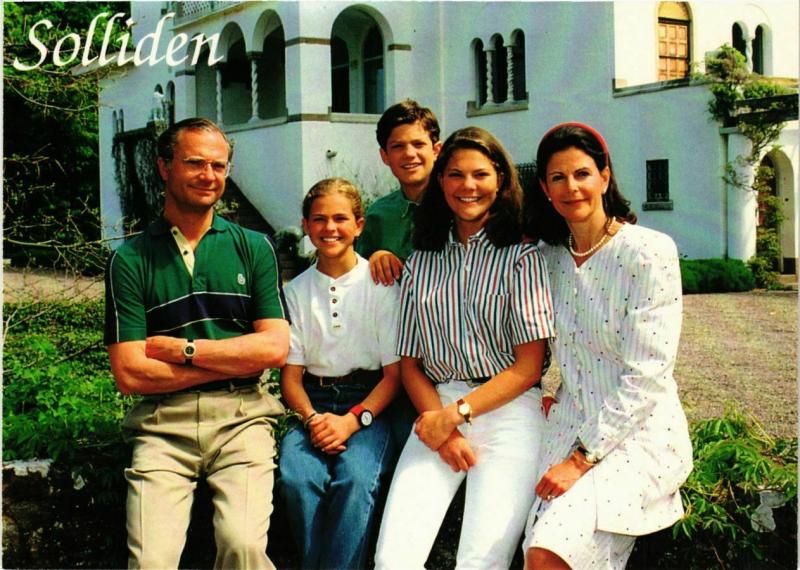 CPM AK The Royal Family of Sweden SWEDISH ROYALTY (845560)