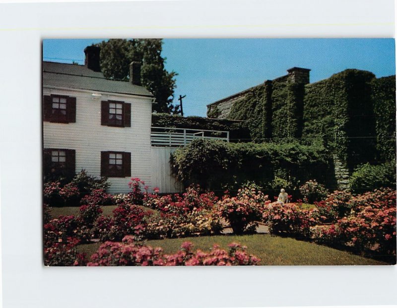 Q-48289 The Dulany Mahan Memorial Garden Hannibal Missouri