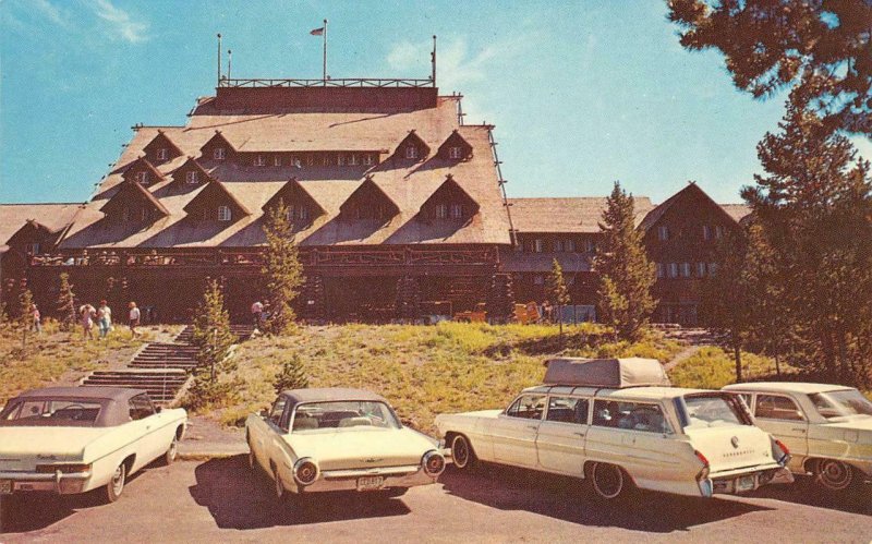 OLD FAITHFUL INN Yellowstone National Park, Wyoming ca 1960s Vintage Postcard