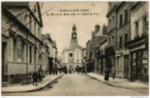 CPA ROMILLY-sur-SEINE La Rue de la Boule d'Or et l'Hotel de Ville (722981)