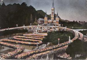 BF19838 lourdes la basilique illuminee et la procesion a france front/back image