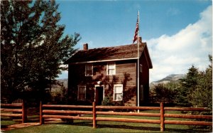 Buffalo Bill Cody Wyoming LeClaire Iowa Wild West museum Yello postcard