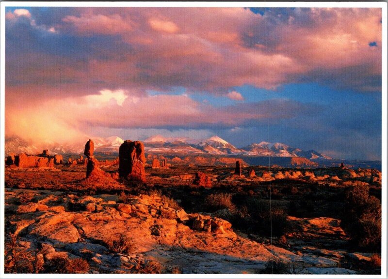 Vintage Continental Postcard Balanced Rock, Arches National Park, Utah CON-1
