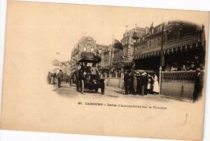 CPA CABOURG - Défilé d'Automobiles sur la Terrasse (213281)