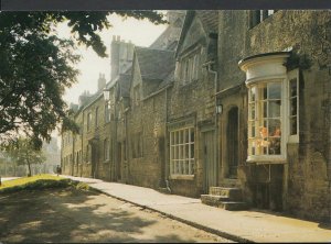 Gloucestershire Postcard - The Bow Window, Chipping Campden    RR229