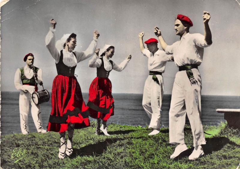 BR6547 Balleis Basques de Oldarra le Fondango Danse Folklore Biarritz   france