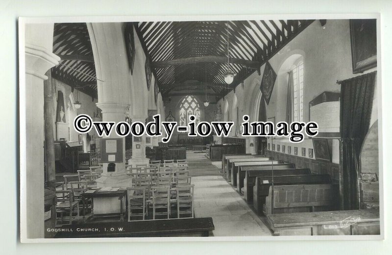 h1069 - The Church interior , Godshill Village , Isle of Wight - postcard