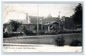 C.1907-09 C. M. & St. P. Depot Red Wind, Minn. Postcard P11e