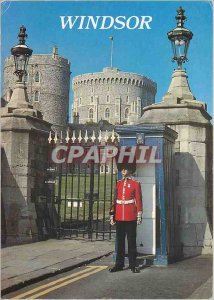 Postcard Modern Guard is Sentry Duty Windsor Castle